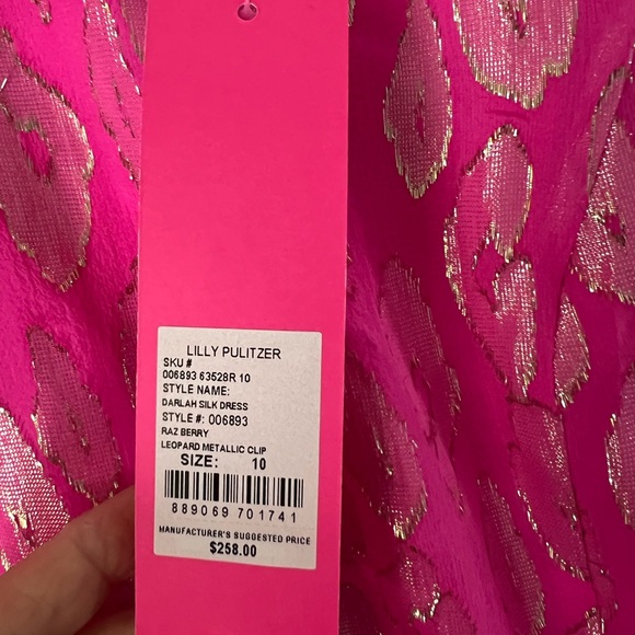 Lilly Pulitzer is Hot in Pink and gold, - Picture 3 of 5